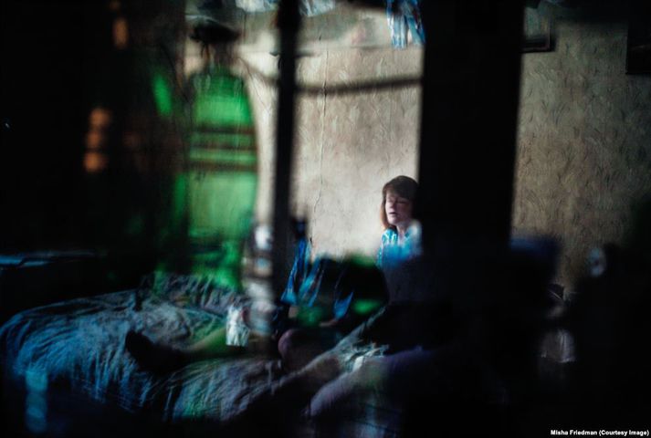 Роза, соціальний працівник невеликої місцевої неурядової організації, бореться з наркоманією та ВІЛ. Для того, щоб фінансувати свою наркозалежність, Роза була секс-працівницею і провела деякий час у в'язниці. Тепер вона допомагає іншим не опинитися у схожій ситуації.