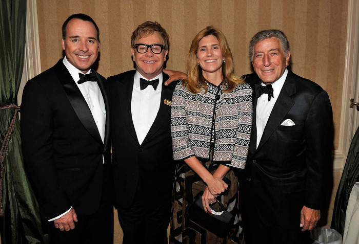 Дэвид Ферниш (David Furnish), Сэр Элтон Джон (Sir Elton John), певец Тони Беннет (Tony Bennett) и его жена Сюзан Бенедетто (Susan Benedetto)