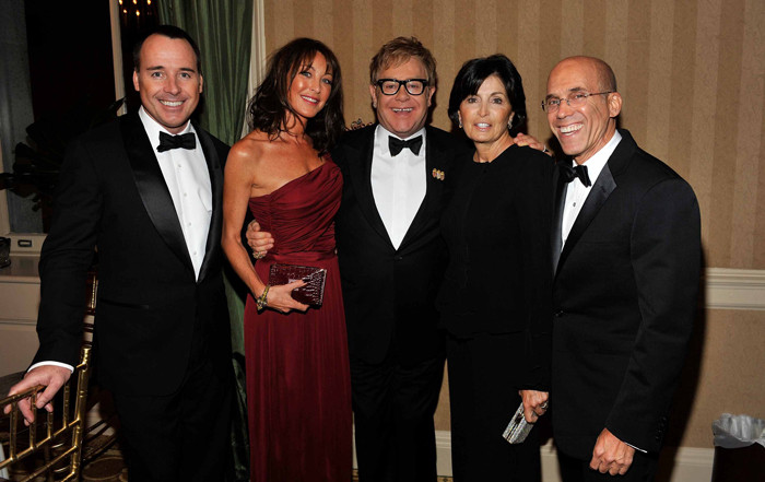 Дэвид Ферниш (David Furnish), дизайнер Тамара Меллон (Tamara Mellon), Сэр Элтон Джон (Sir Elton John), Мерилин и Джеффри Каценберг (Marilyn and Jeffrey Katzenberg), продюсер студии DreamWorks