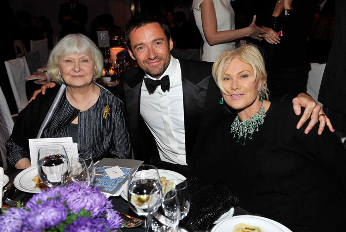 Актриса Джоан Вудворт (Joanne Woodward), актер Хью Джекмен (Hugh Jackman) с супругой – актрисой и режиссером Деборрой-Ли Фернес (Deborra-Lee Furness)