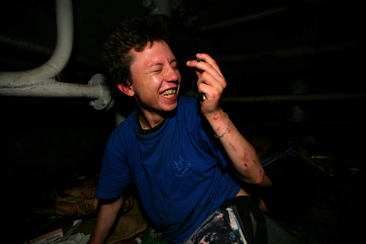 Одесса, 21 августа 2005 г.
Уличный мальчик в одесском подвале.