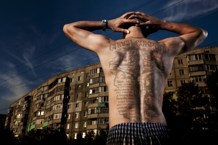 Полтава, август 2011.
Сергей, бывший наркозависимый, сейчас помогает людям, которые пытаются бросить наркотики. Сергей бросил наркотики (героин) и перешел на программу заместительной терапии (метадон). Сейчас он полностью отказался от наркотиков (вышел из программы заместительной терапии). Он первый наркозависимый в Полтаве, который сделал этот очень трудный и болезненный шаг.