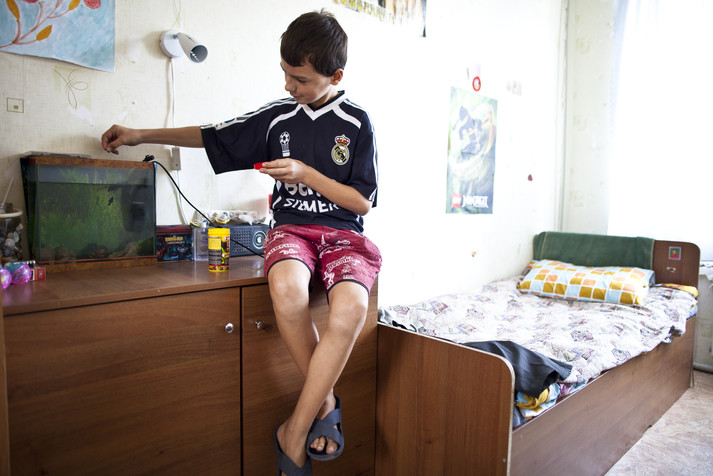 Одесса, сентябрь 2011.
Приют фонда «Дорога к дому». Андрей, 14 лет, живет в приюте, ходит в обычную школу поблизости.