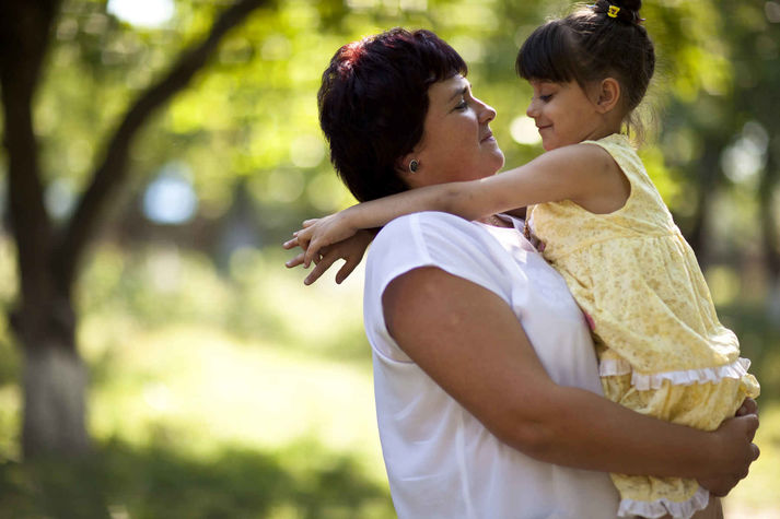 Харьков, август 2011.
Детский дом в Харькове.
Детский дом "Зеленый гай" в Харькове стал приютом, не только для обычных сирот, но и для ВИЧ-позитивных детей. Этот детский дом один из немногих в Украине, где детям с ВИЧ уделяетя особое внимание. Для детей проводятся специальные гимнастические занятия, а также применяется пет-терапия (лечение с помощью животных). Кроме того, есть специальное отделение для новорожденных, специально оборудованное для ухода за такими детьми.